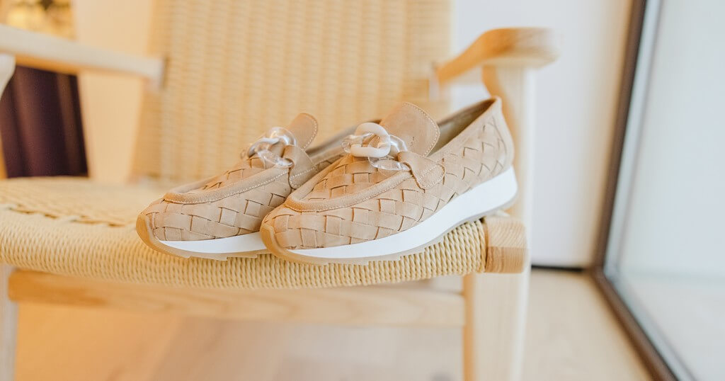 CHAUSSURES PLATES