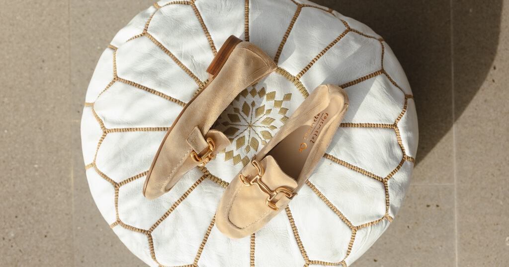 CHAUSSURES PLATES